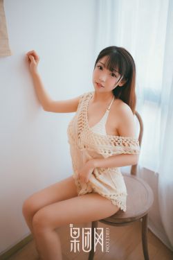 女人物去掉所有服装的样子