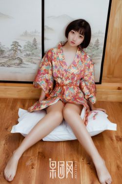 男人边吃奶边玩下面舒服